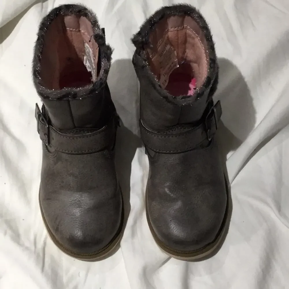 Girls taupe boots 9.5 worn once edgy look